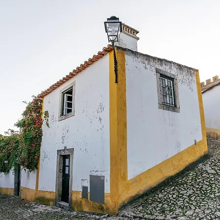 Casa Antonio Moreira *