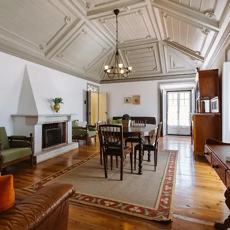Casa Antonio Moreira *