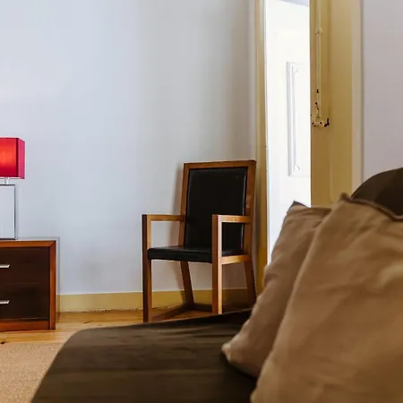 Casa Antonio Moreira *