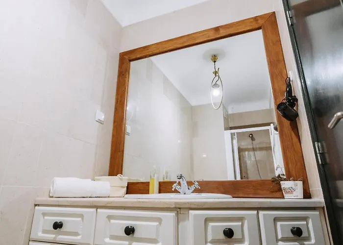 Casa Antonio Moreira *