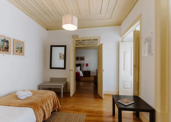 Casa Antonio Moreira *