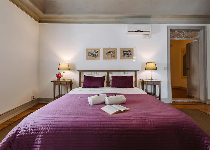 Casa Antonio Moreira *