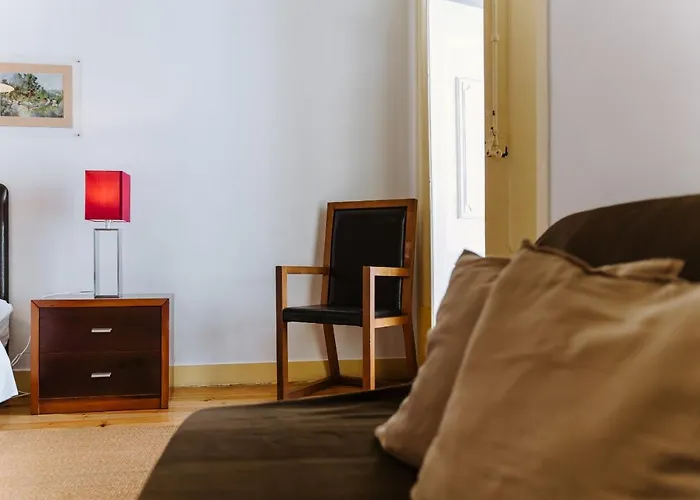 Casa Antonio Moreira *